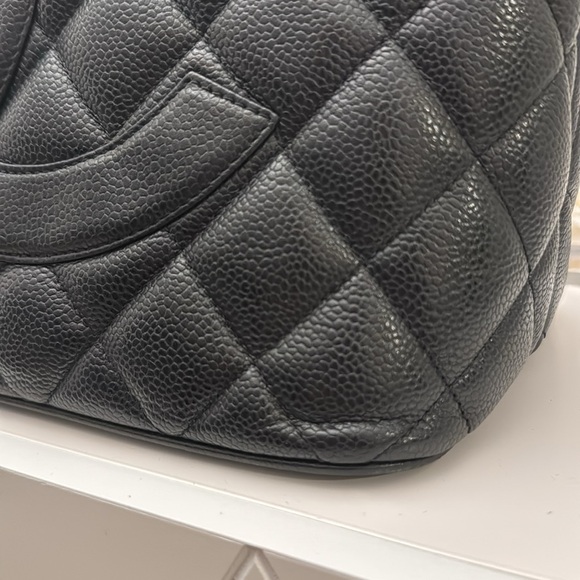 CHANEL tote - Picture 12 of 17